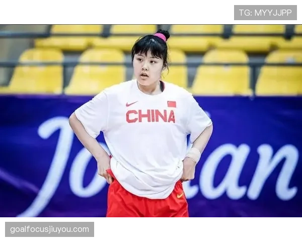 李月汝训练完直接拎爱马仕去吃米其林，这哪是打球啊